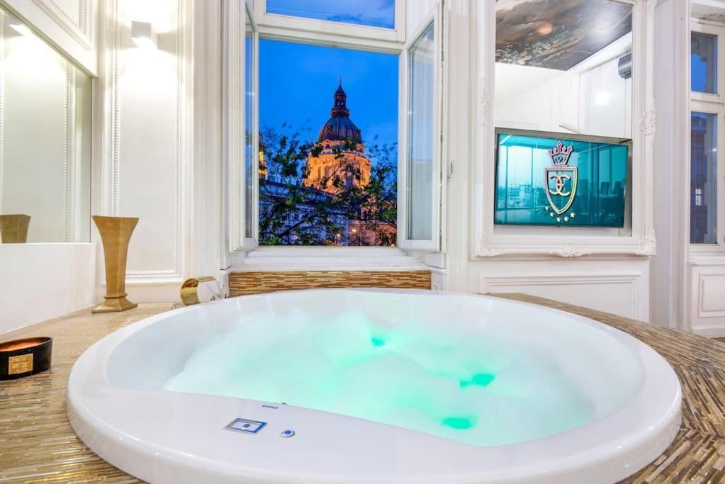Jacuzzi Basilica View *